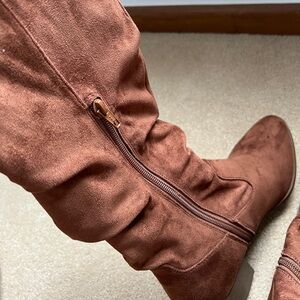 Slouchy suede knee high brown
Boots